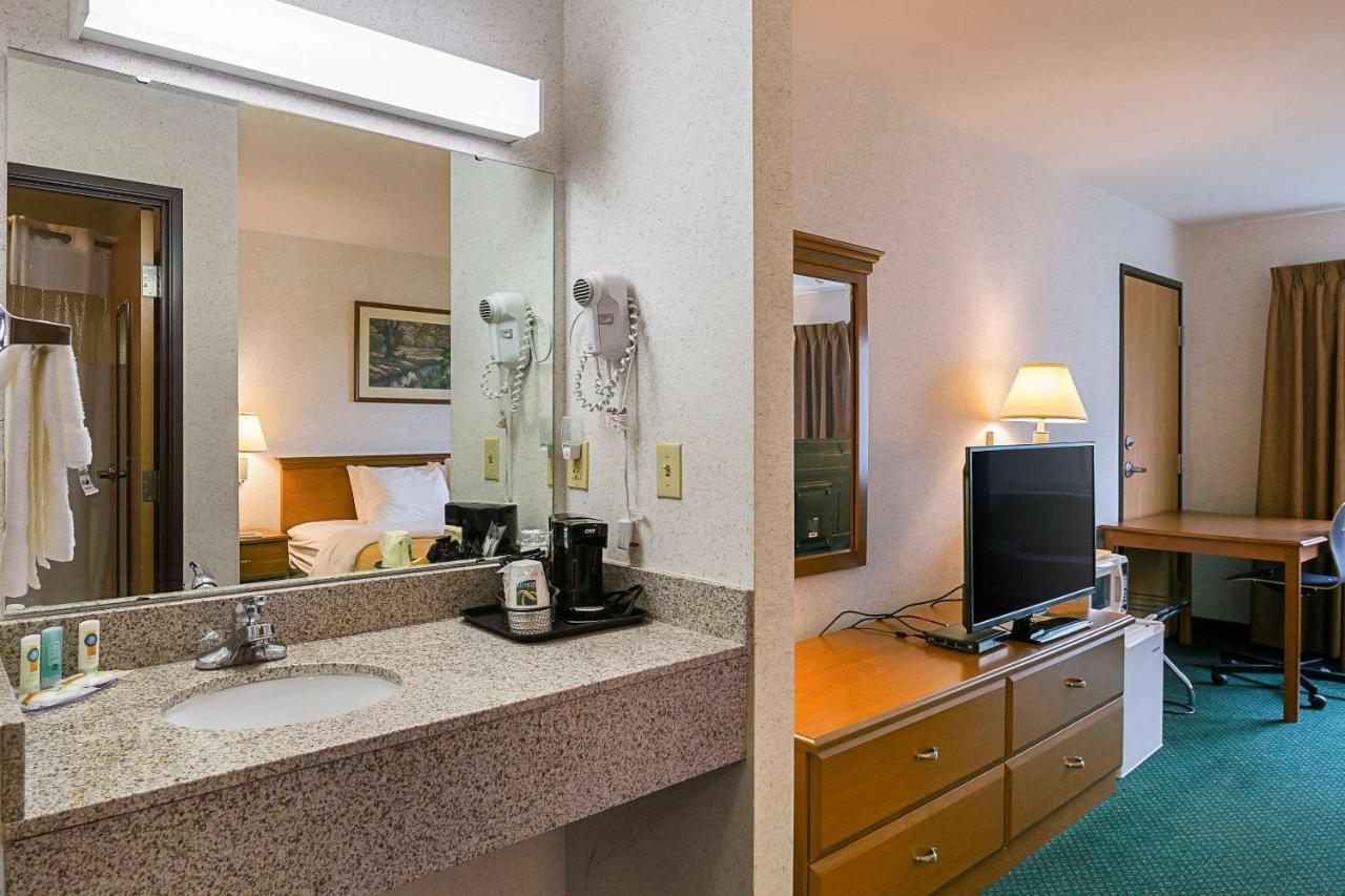King Room - Non-Smoking at Quality Inn & Suites Belmont Route 151
