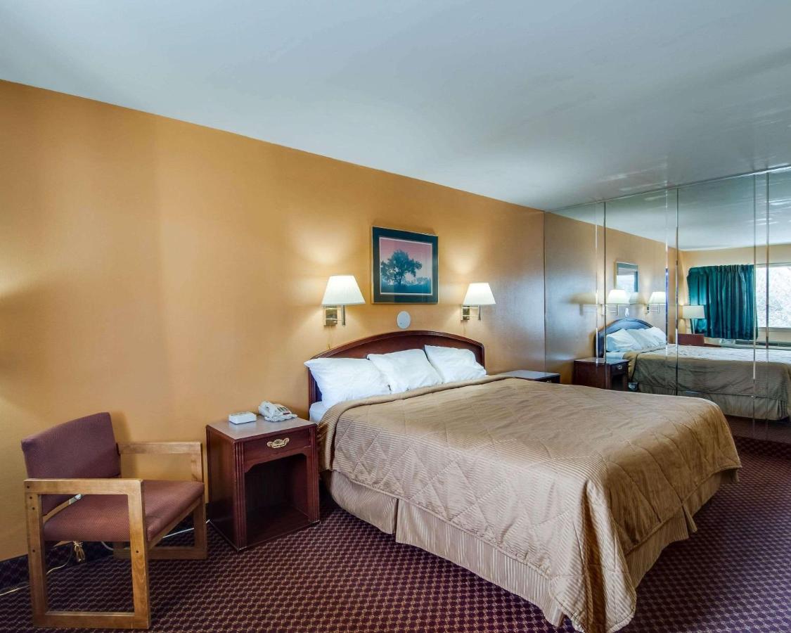 | Econo Lodge Near Bluefield College