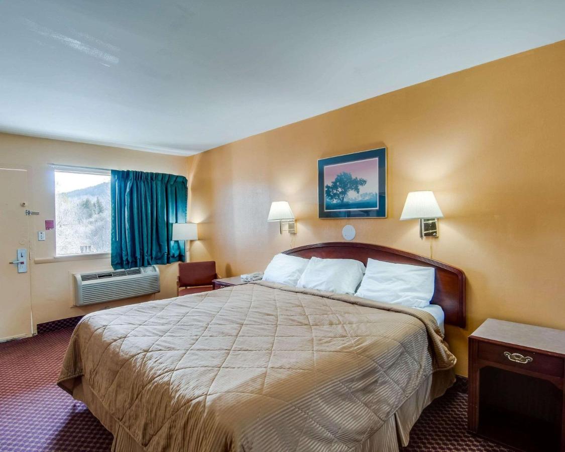 | Econo Lodge Near Bluefield College