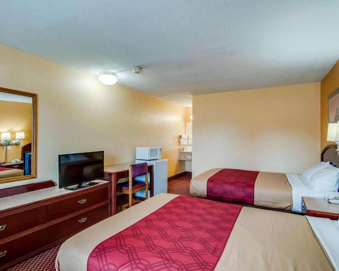 | Econo Lodge Near Bluefield College