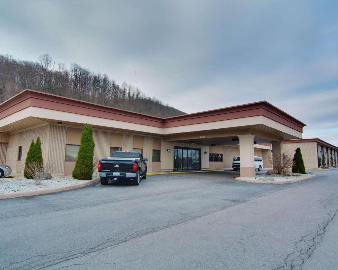 | Quality Hotel and Conference Center