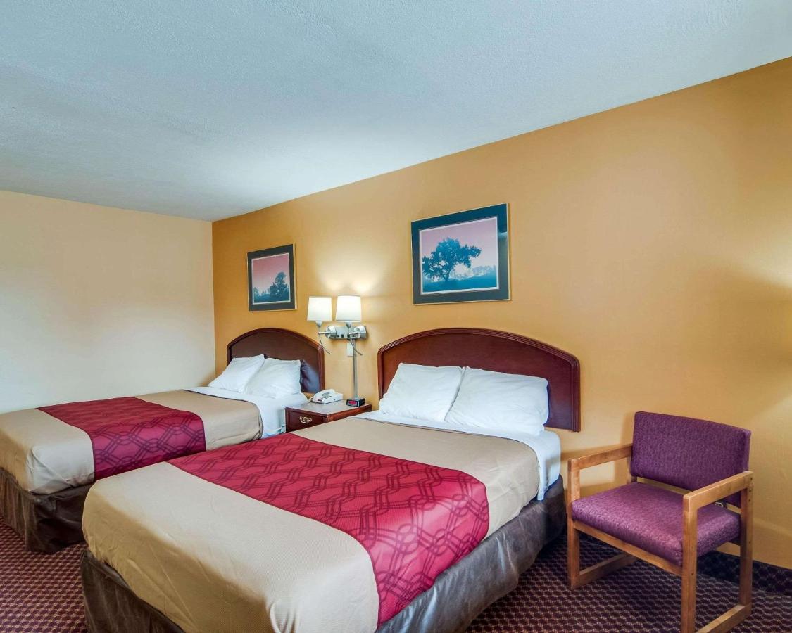 | Econo Lodge Near Bluefield College