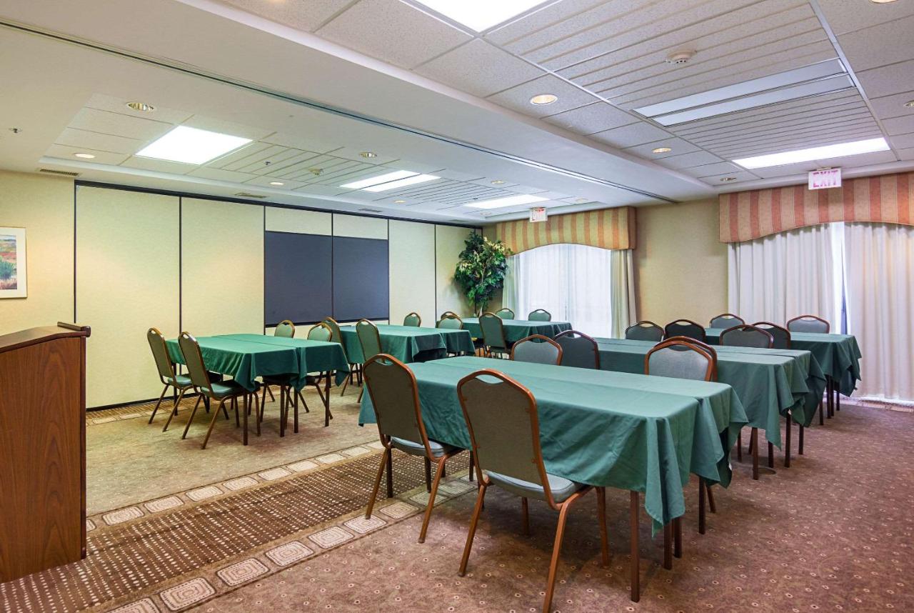 | Quality Suites Martinsburg