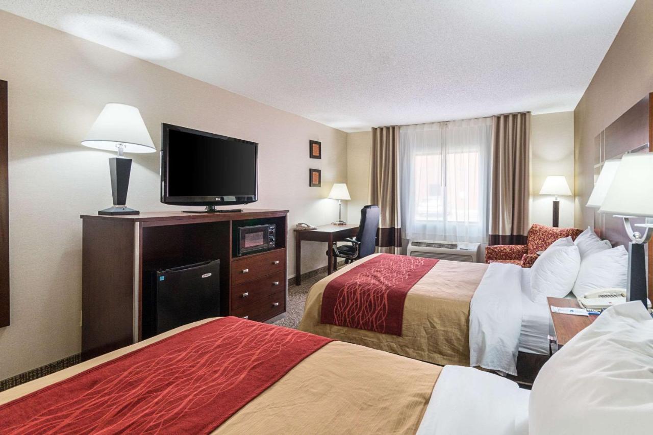Double Room with Two Double Beds - Non-Smoking at Quality Inn Parkersburg North - Vienna