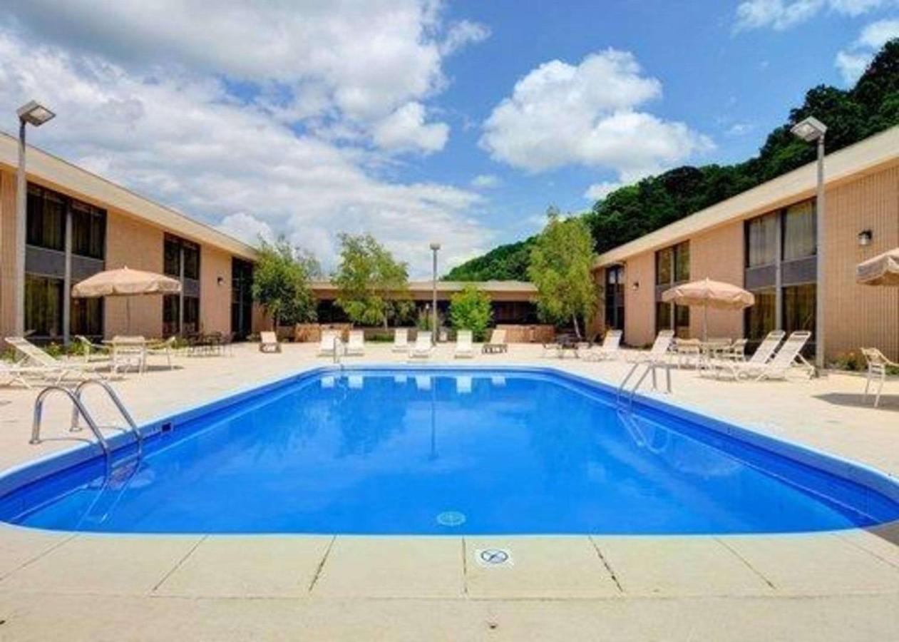 | Quality Hotel and Conference Center
