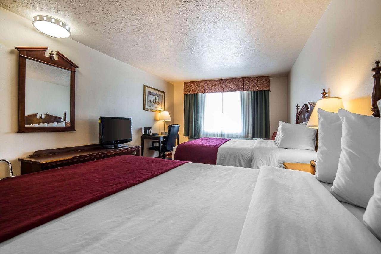 Standard Queen Room with Two Queen Beds - Non-Smoking at Quality Inn Evanston near Wyoming Downs