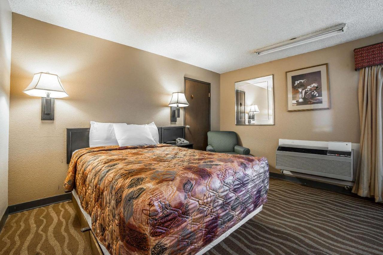 | Rodeway Inn Cheyenne East