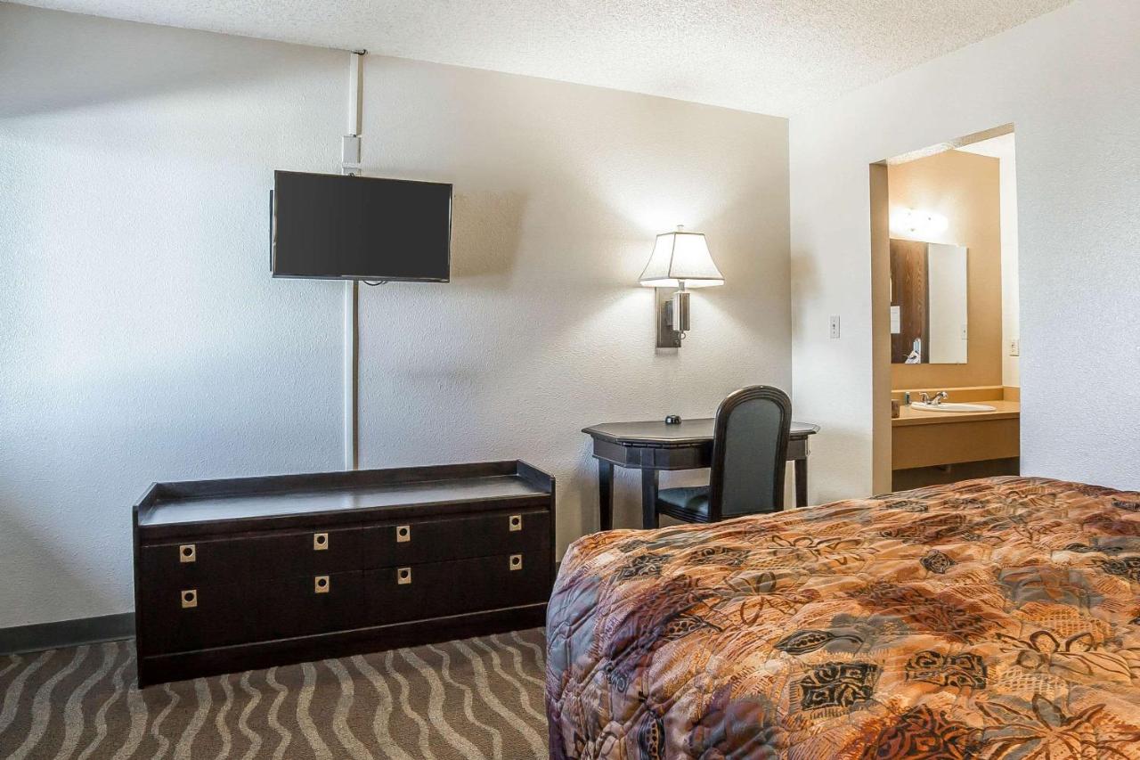 | Rodeway Inn Cheyenne East