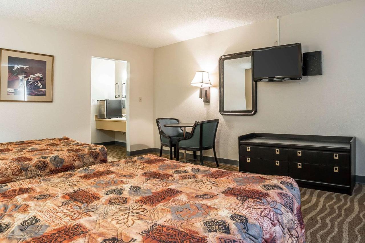 | Rodeway Inn Cheyenne East