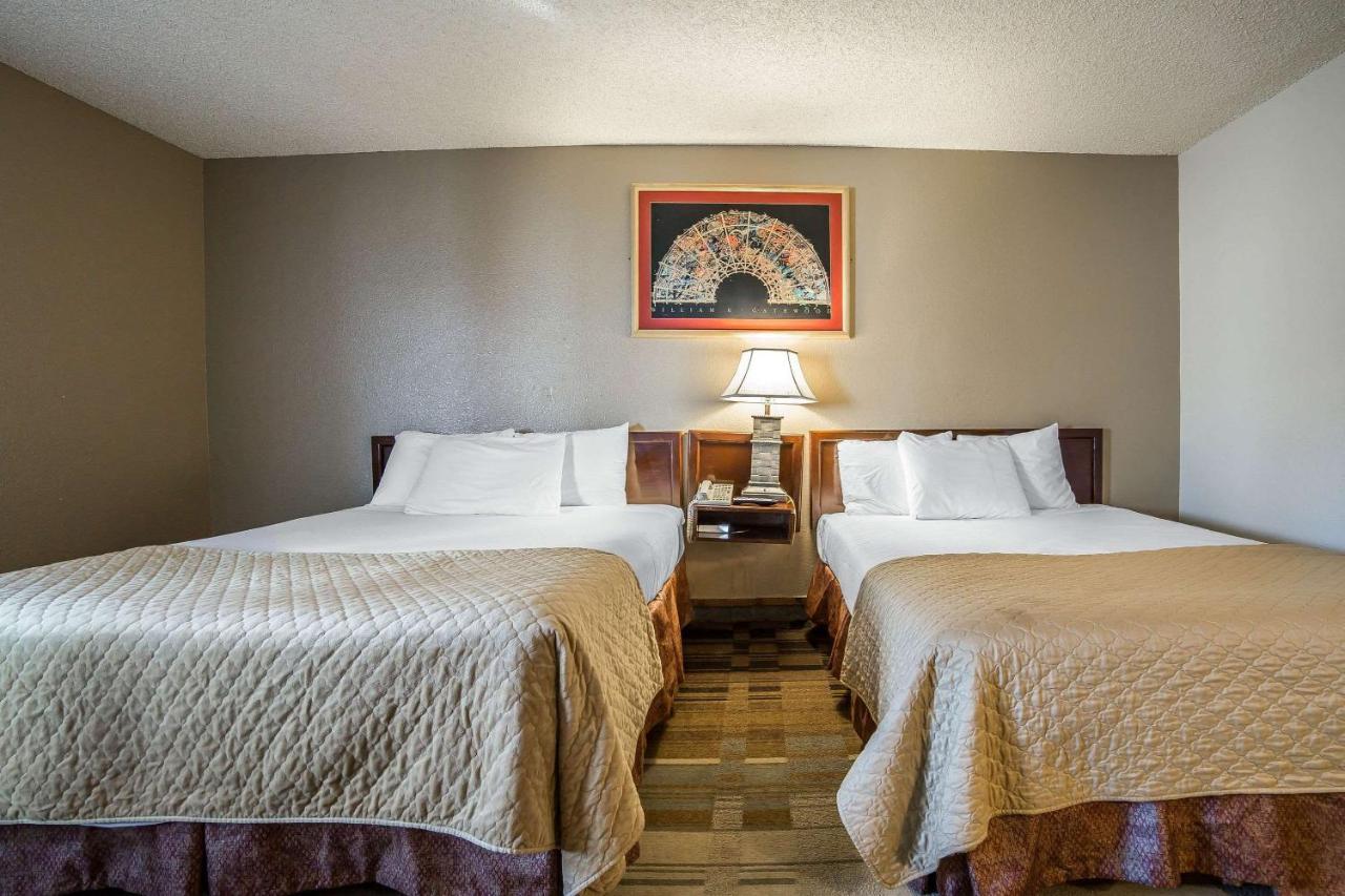 | Rodeway Inn Cheyenne East