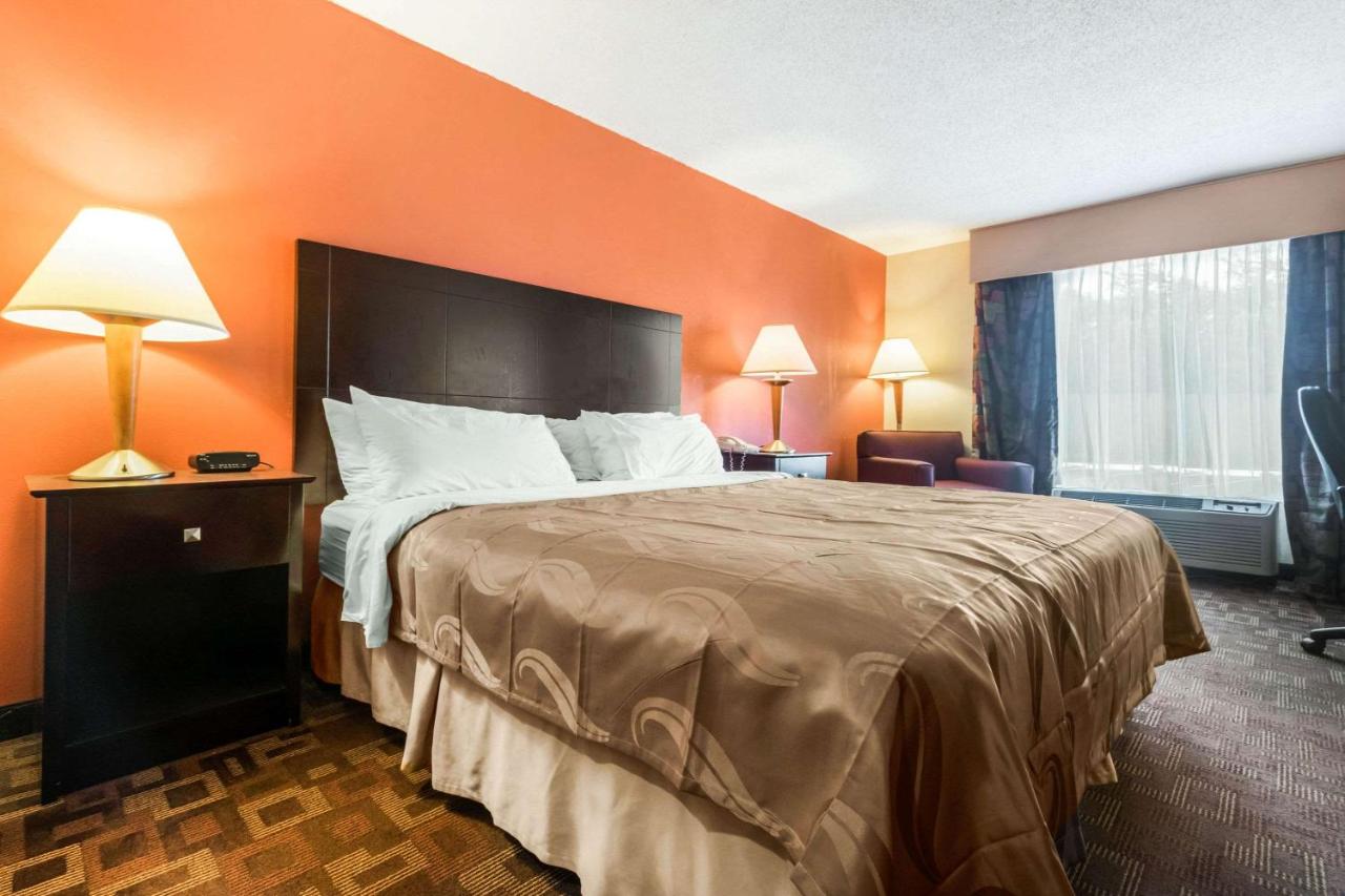 King Room at Quality Inn & Suites Lawrenceburg