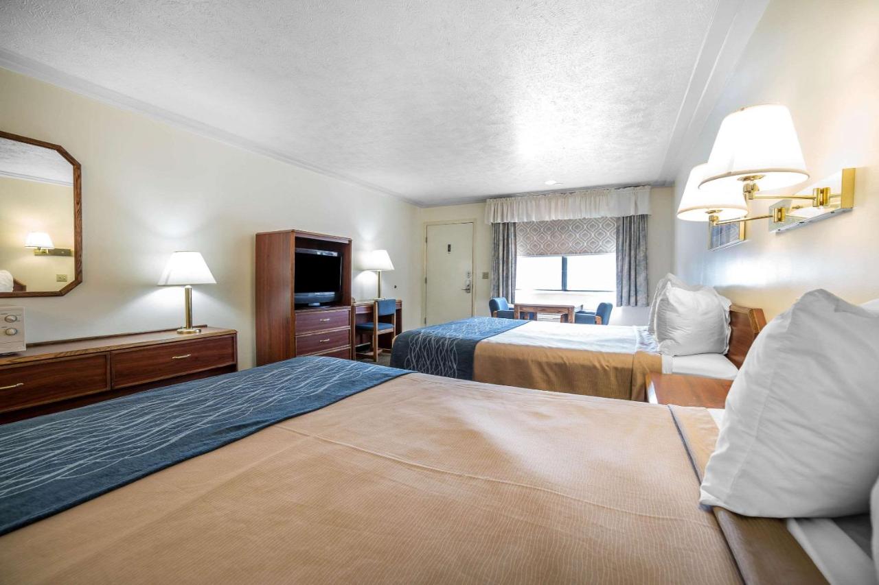 Queen Room with Two Queen Beds - Non-Smoking at Rodeway Inn & Suites Pronghorn Lodge Lander