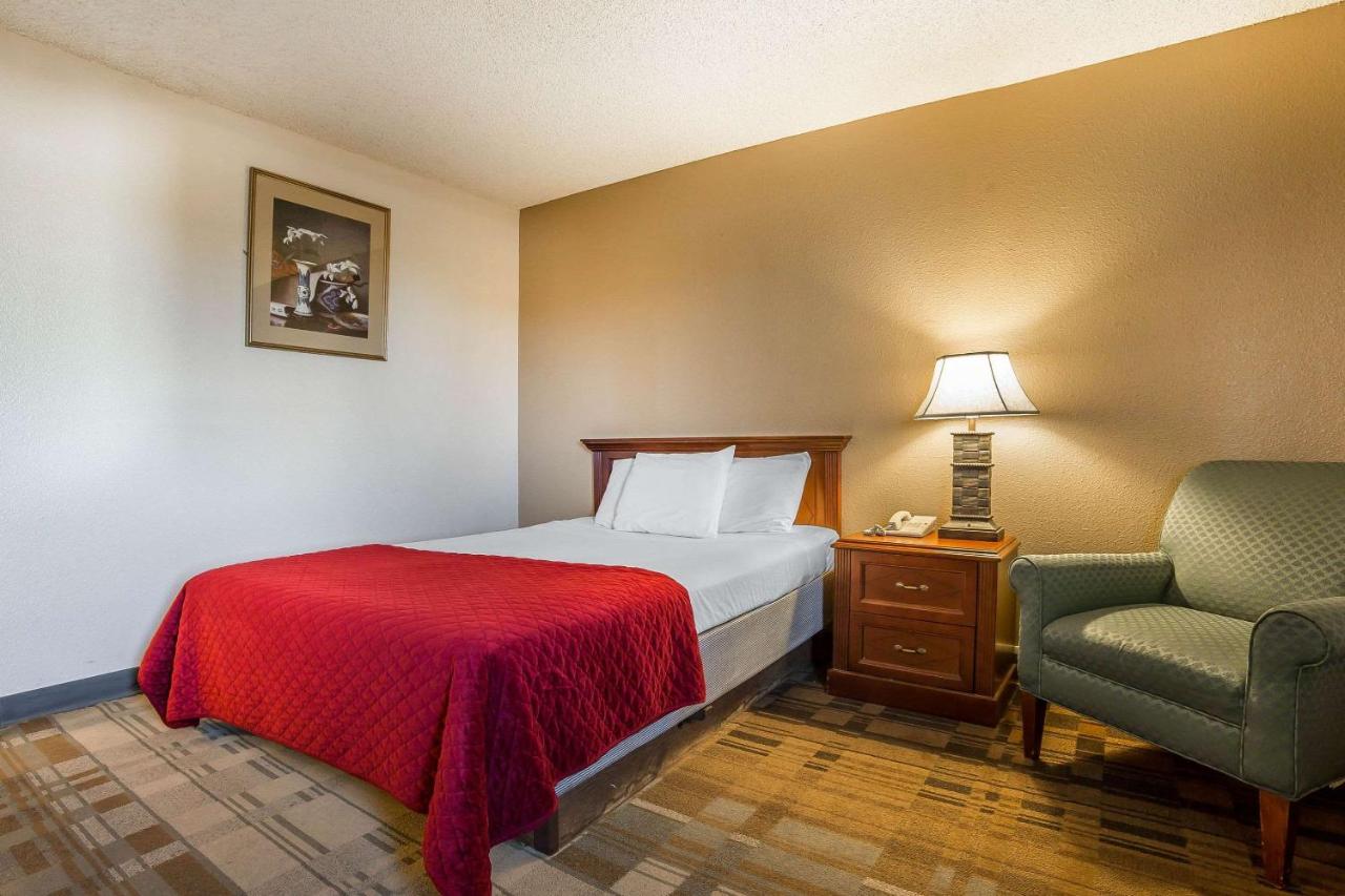 | Rodeway Inn Cheyenne East