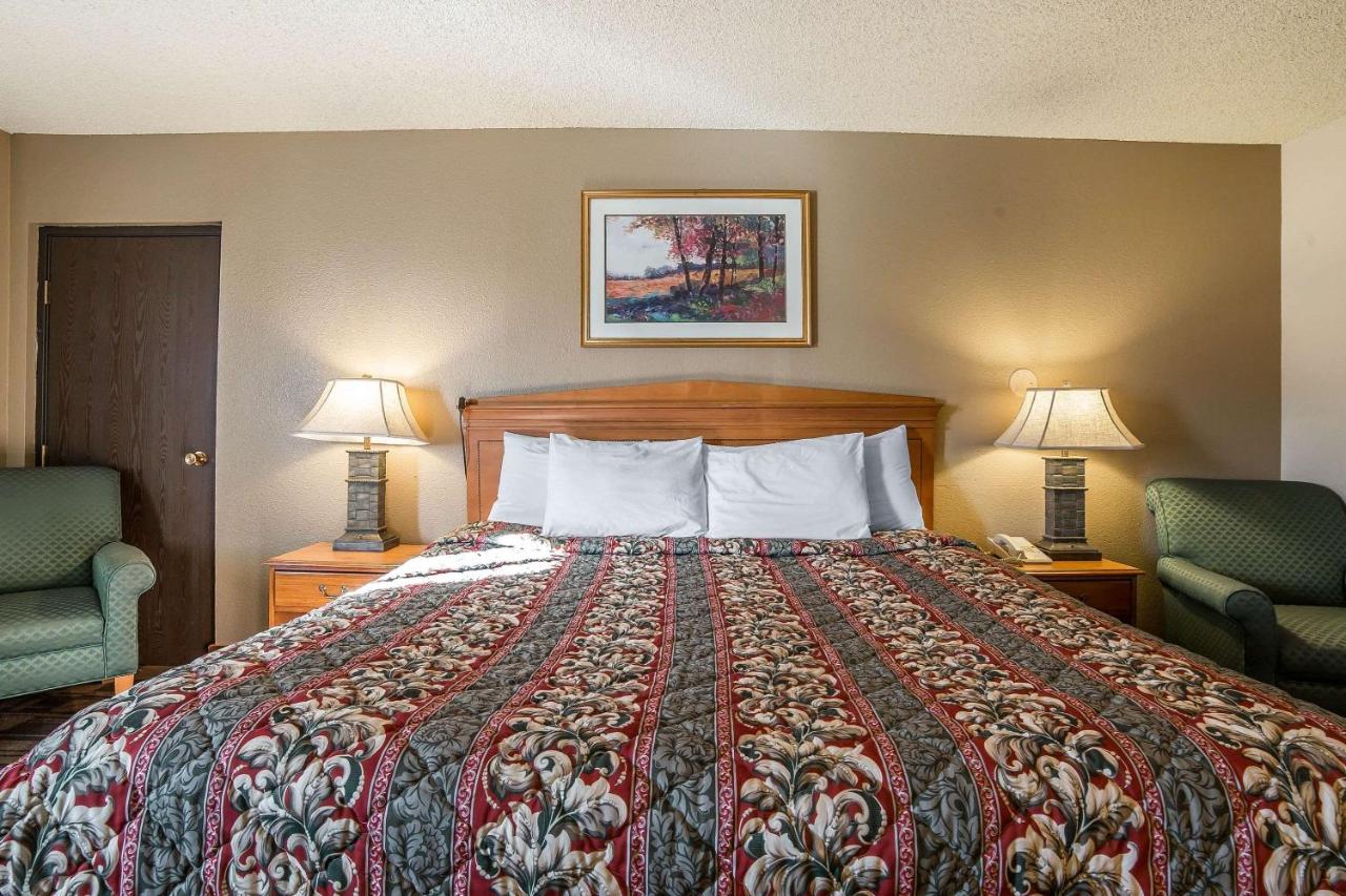 | Rodeway Inn Cheyenne East