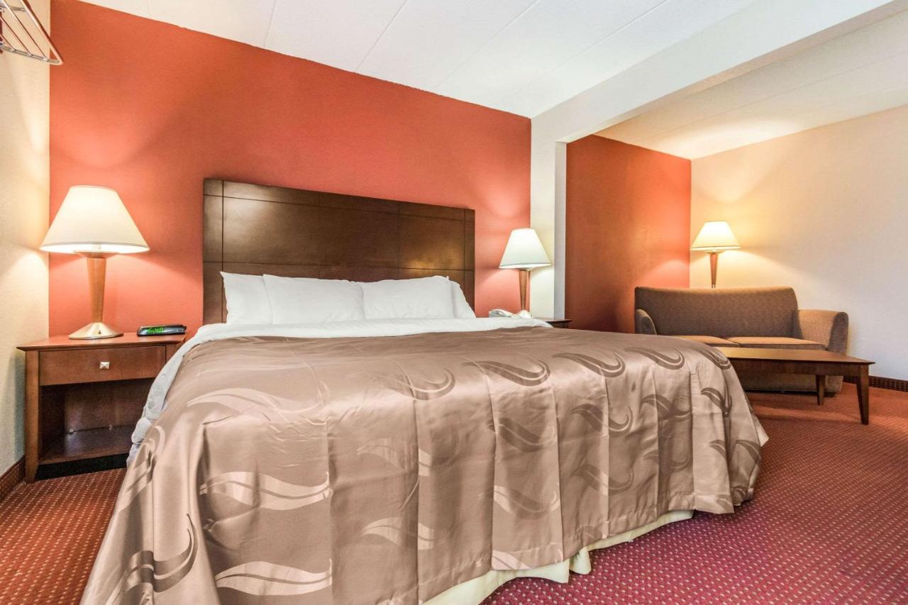 King Suite with Sofa Bed at Quality Inn & Suites Lawrenceburg