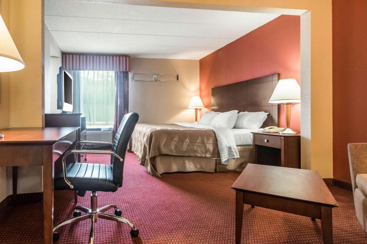 King Suite with Sofa Bed at Quality Inn & Suites Lawrenceburg
