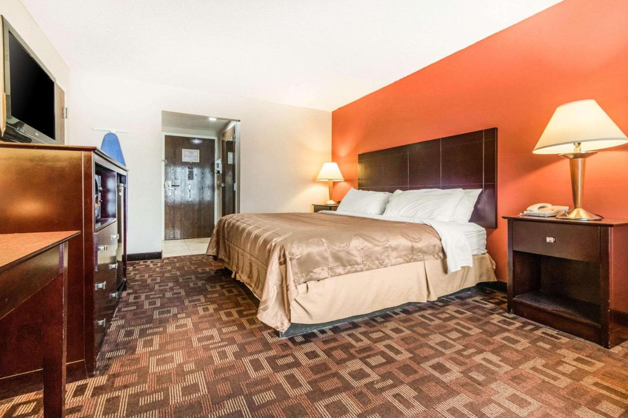 King Room at Quality Inn & Suites Lawrenceburg