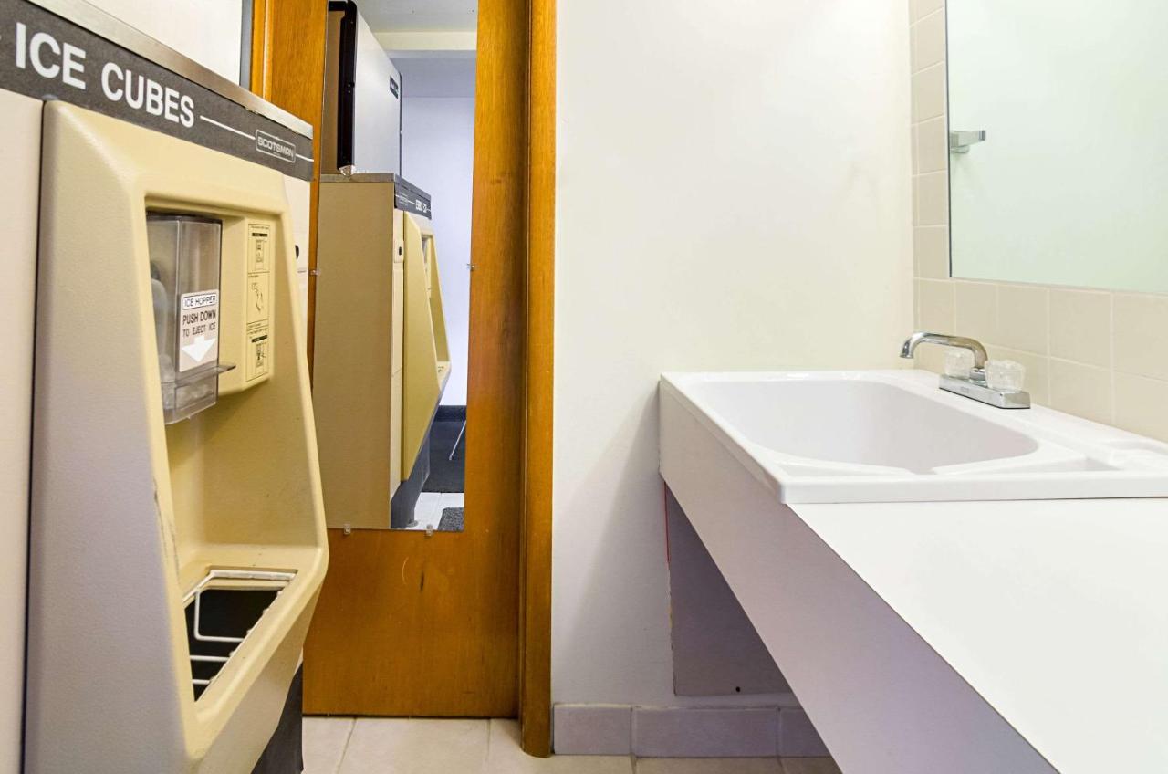 | Econo Lodge Wakeeney