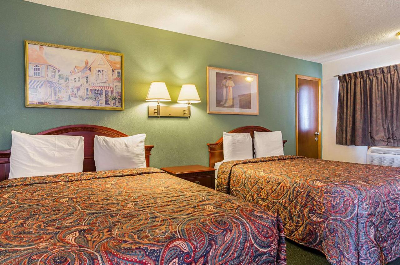  | Econo Lodge Wakeeney