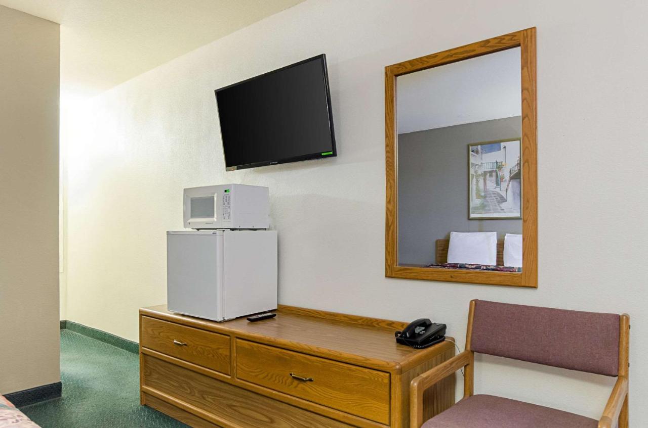 | Econo Lodge Wakeeney