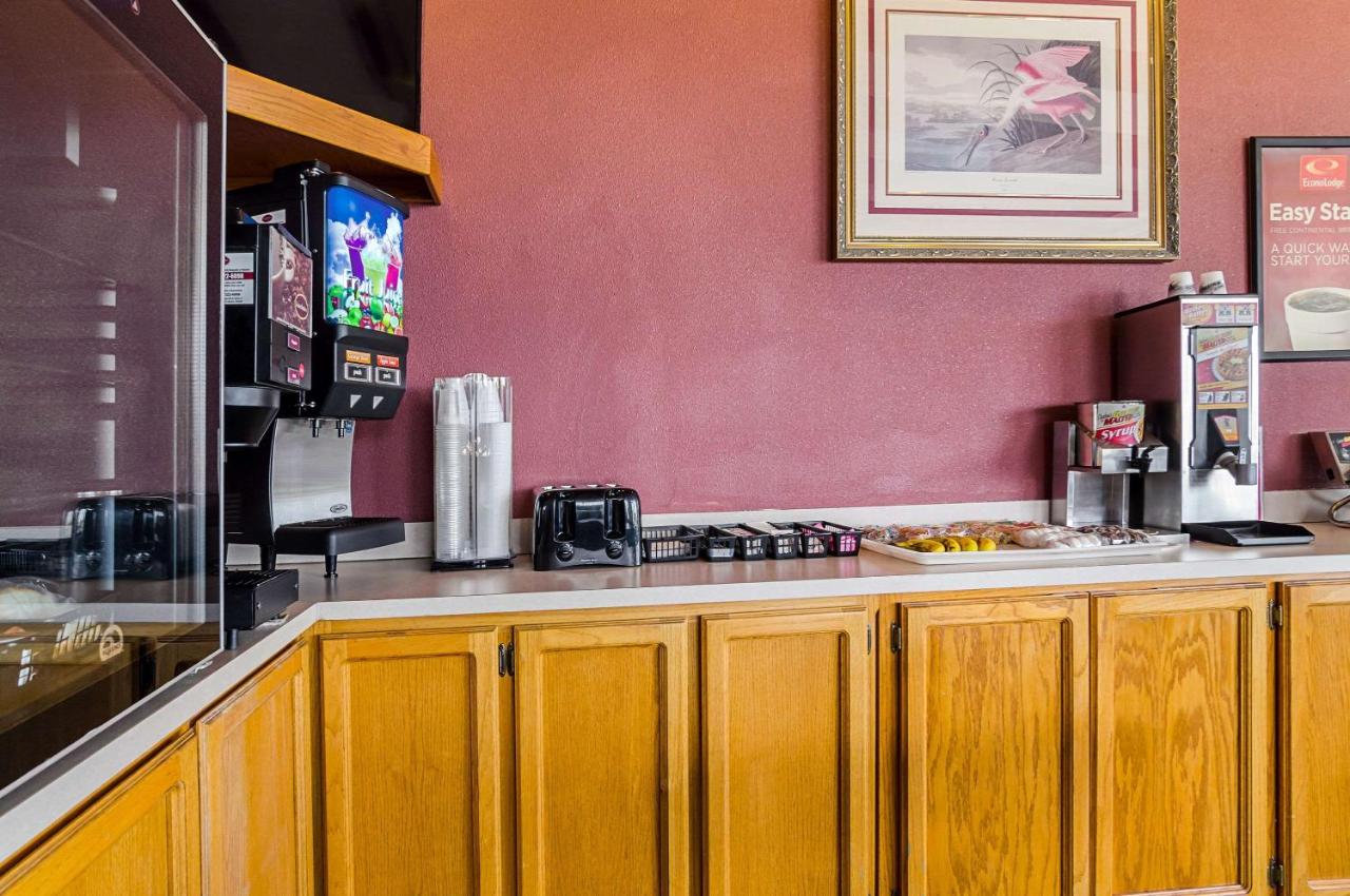 | Econo Lodge Wakeeney