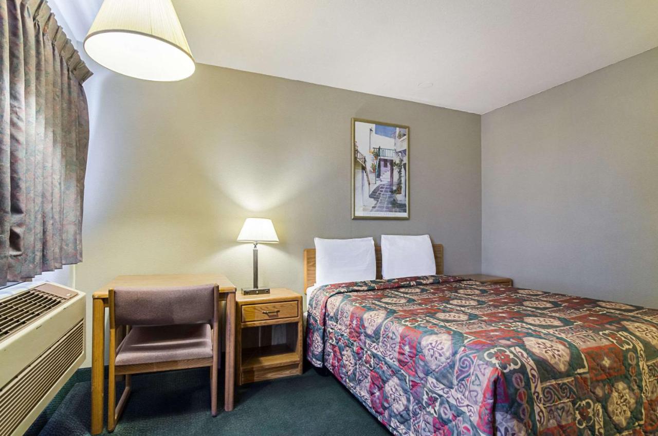 | Econo Lodge Wakeeney