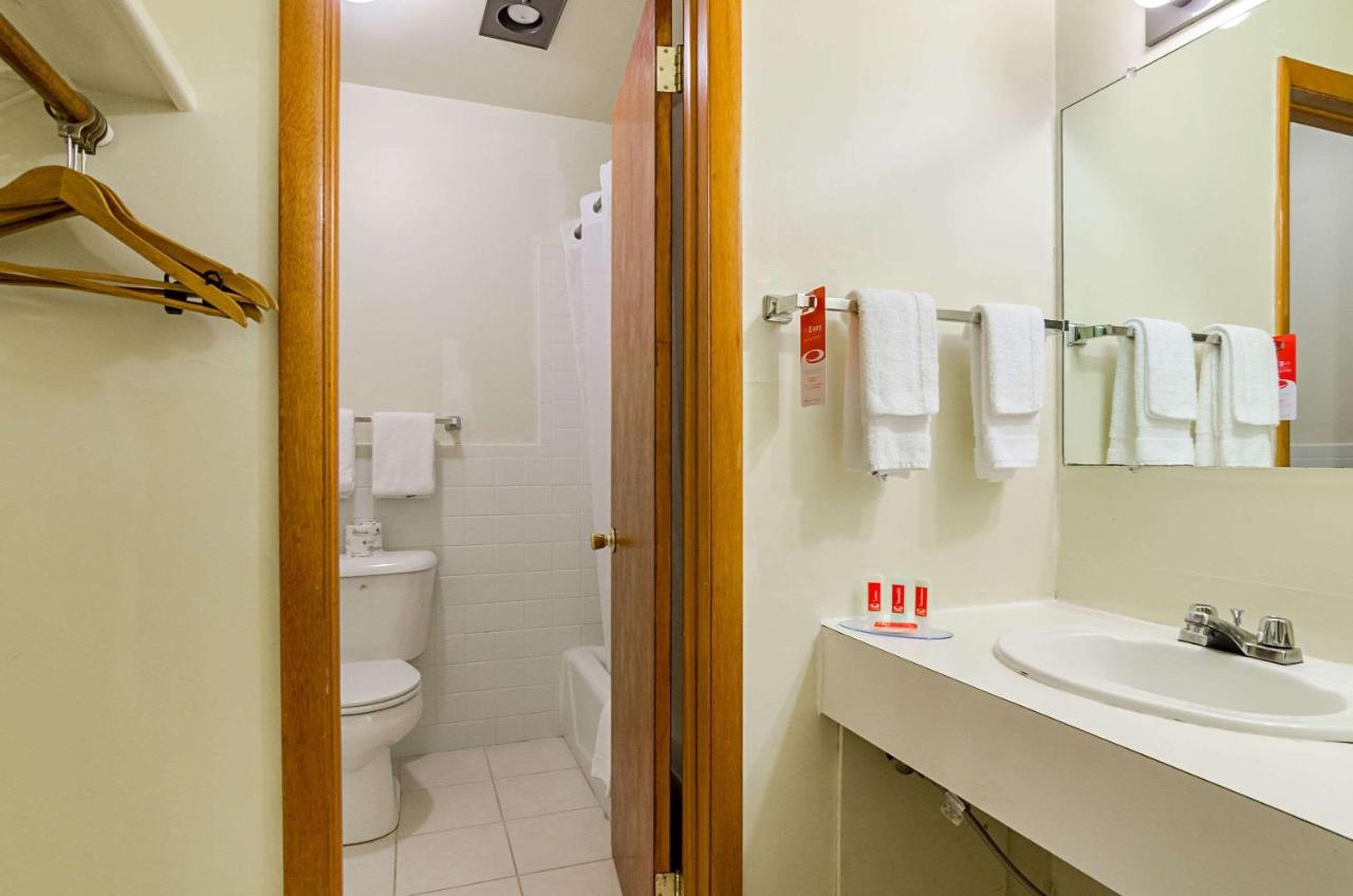 | Econo Lodge Wakeeney