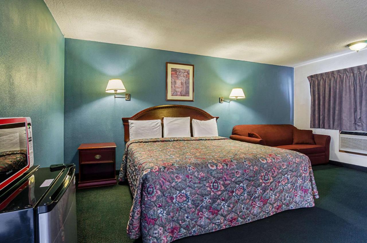 | Econo Lodge Wakeeney