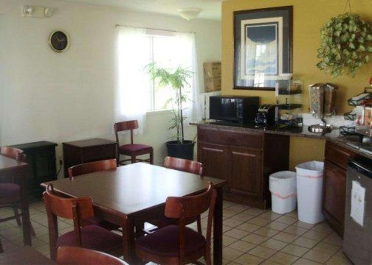 | Rodeway Inn Goddard