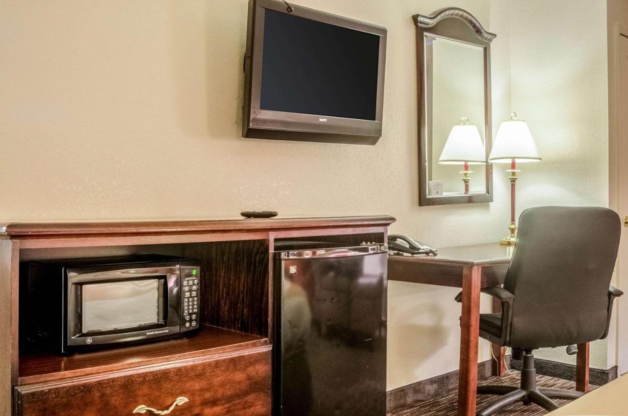 King Room - Non-Smoking at Quality Inn South