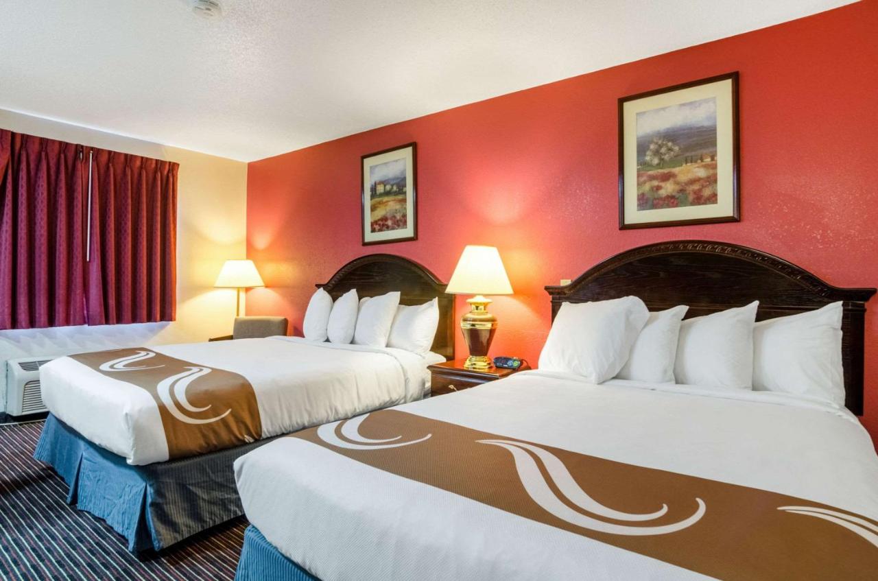 Queen Room - Non-Smoking at Quality Inn South