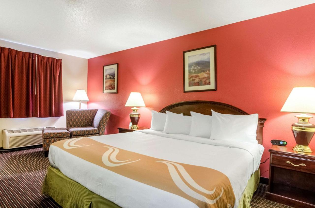 King Room - Non-Smoking at Quality Inn South