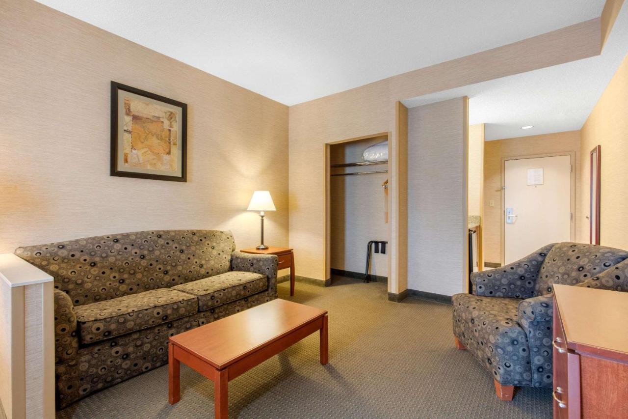 | Quality Inn & Suites Benton - Draffenville