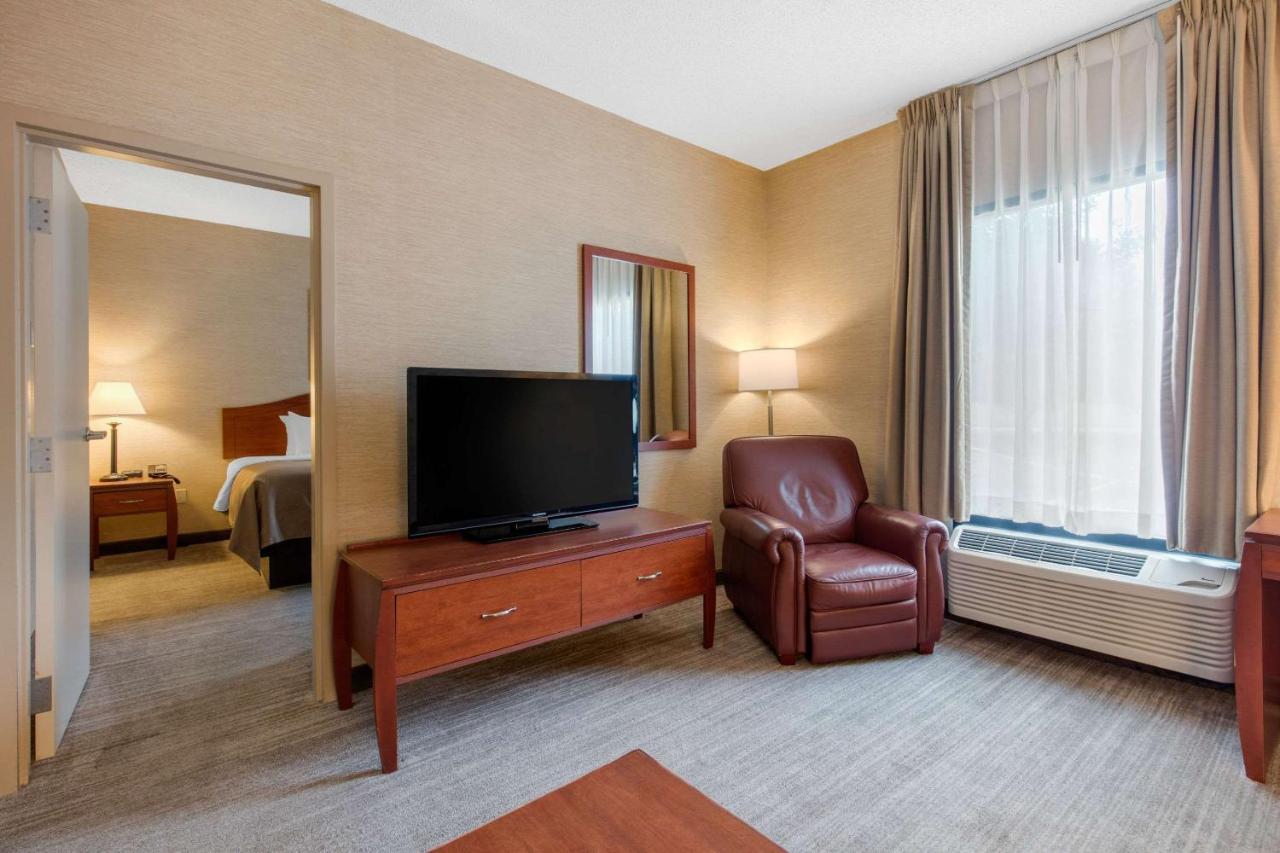 | Quality Inn & Suites Benton - Draffenville