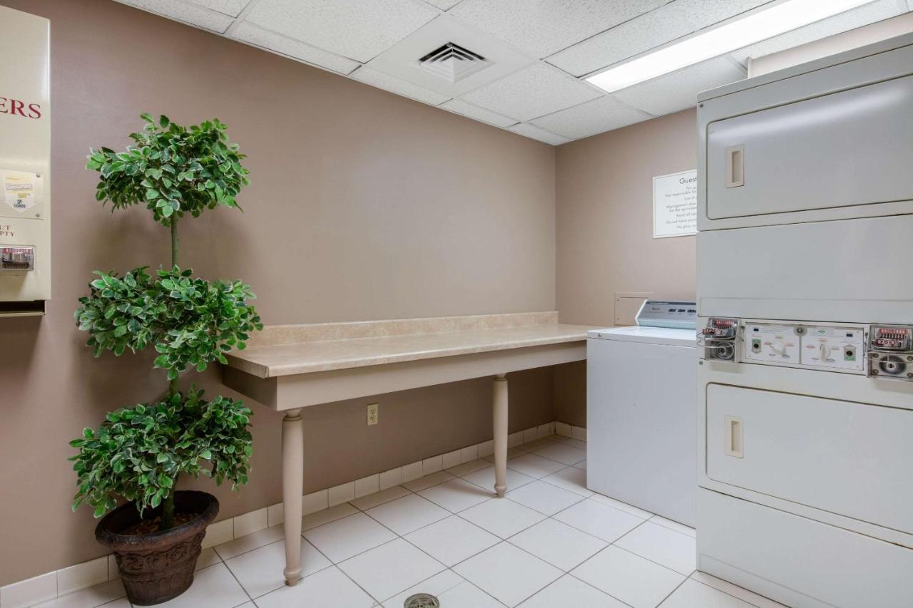 | Quality Inn & Suites Benton - Draffenville