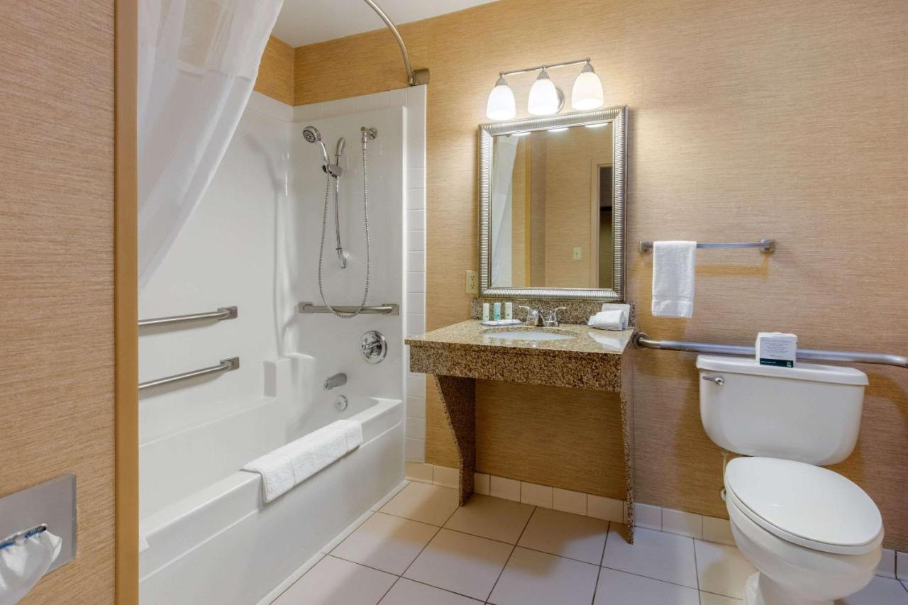 | Quality Inn & Suites Benton - Draffenville