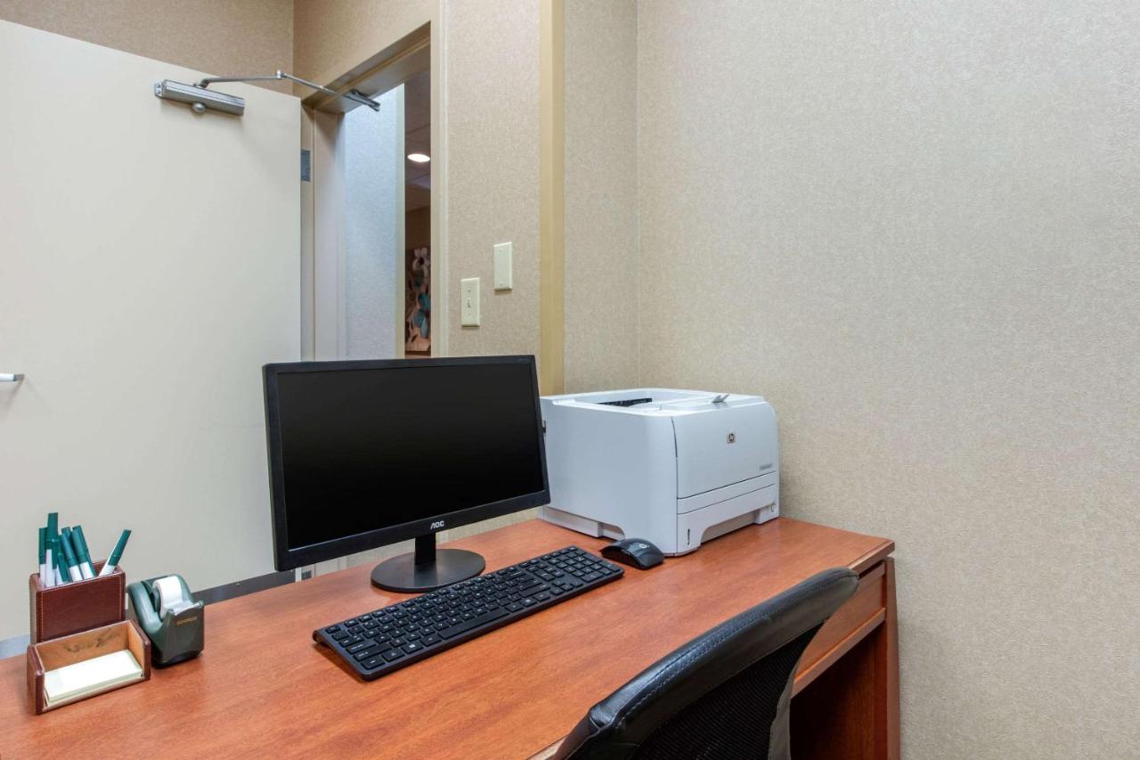 | Quality Inn & Suites Benton - Draffenville