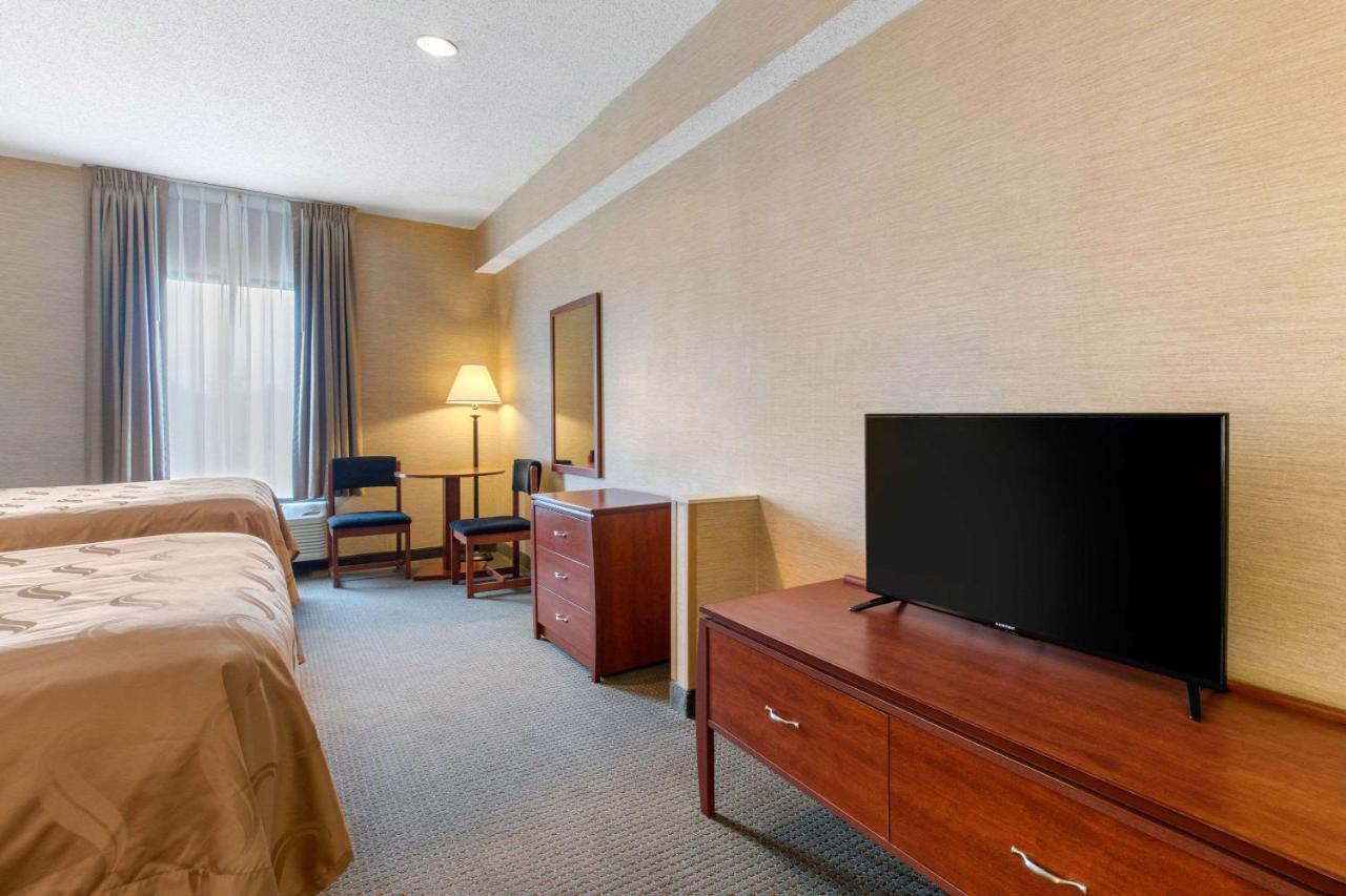 | Quality Inn & Suites Benton - Draffenville