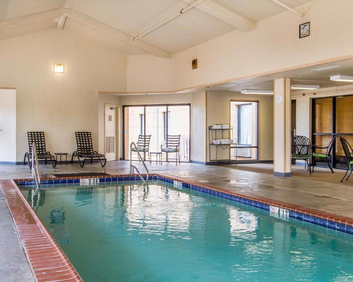 | Quality Inn & Suites Benton - Draffenville