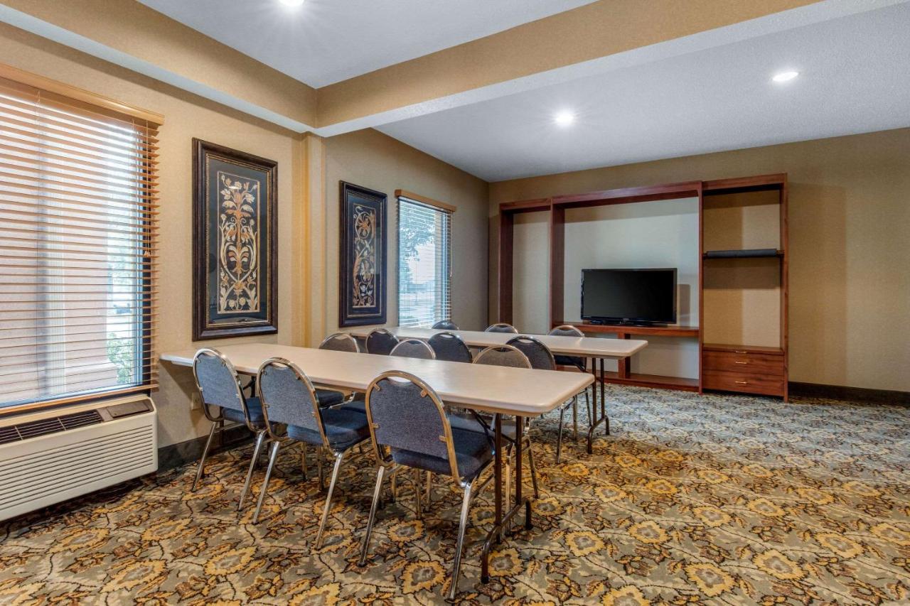 | Quality Inn & Suites Benton - Draffenville