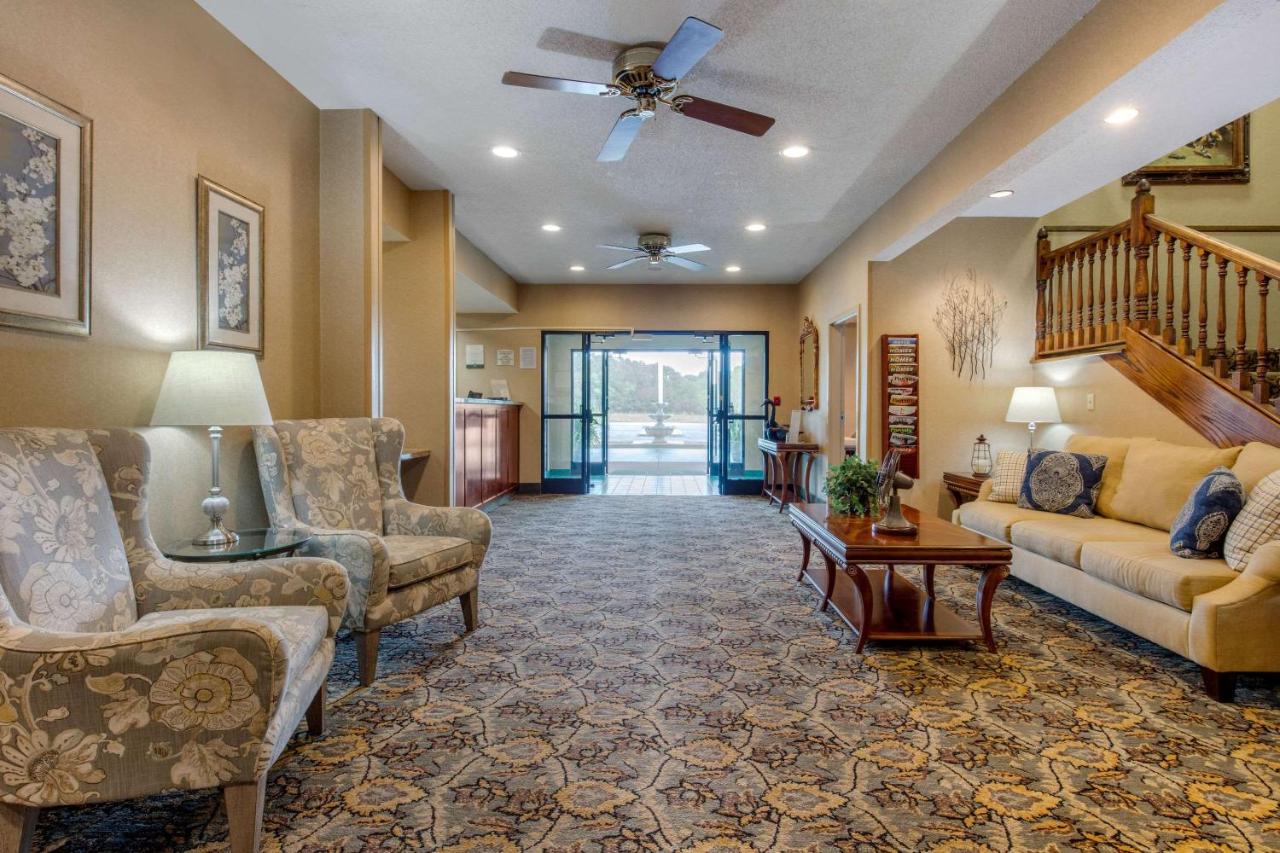 | Quality Inn & Suites Benton - Draffenville