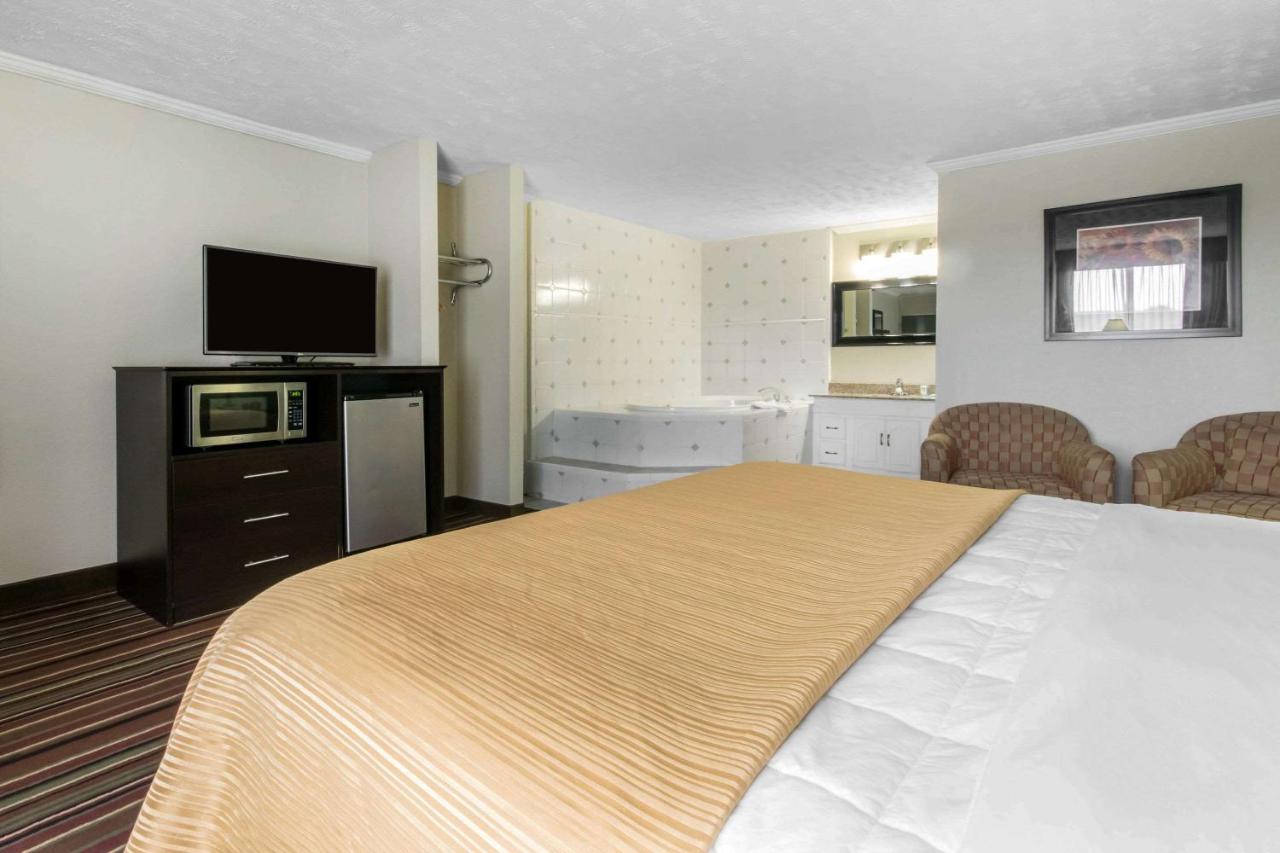 | Quality Inn & Suites - Horse Cave