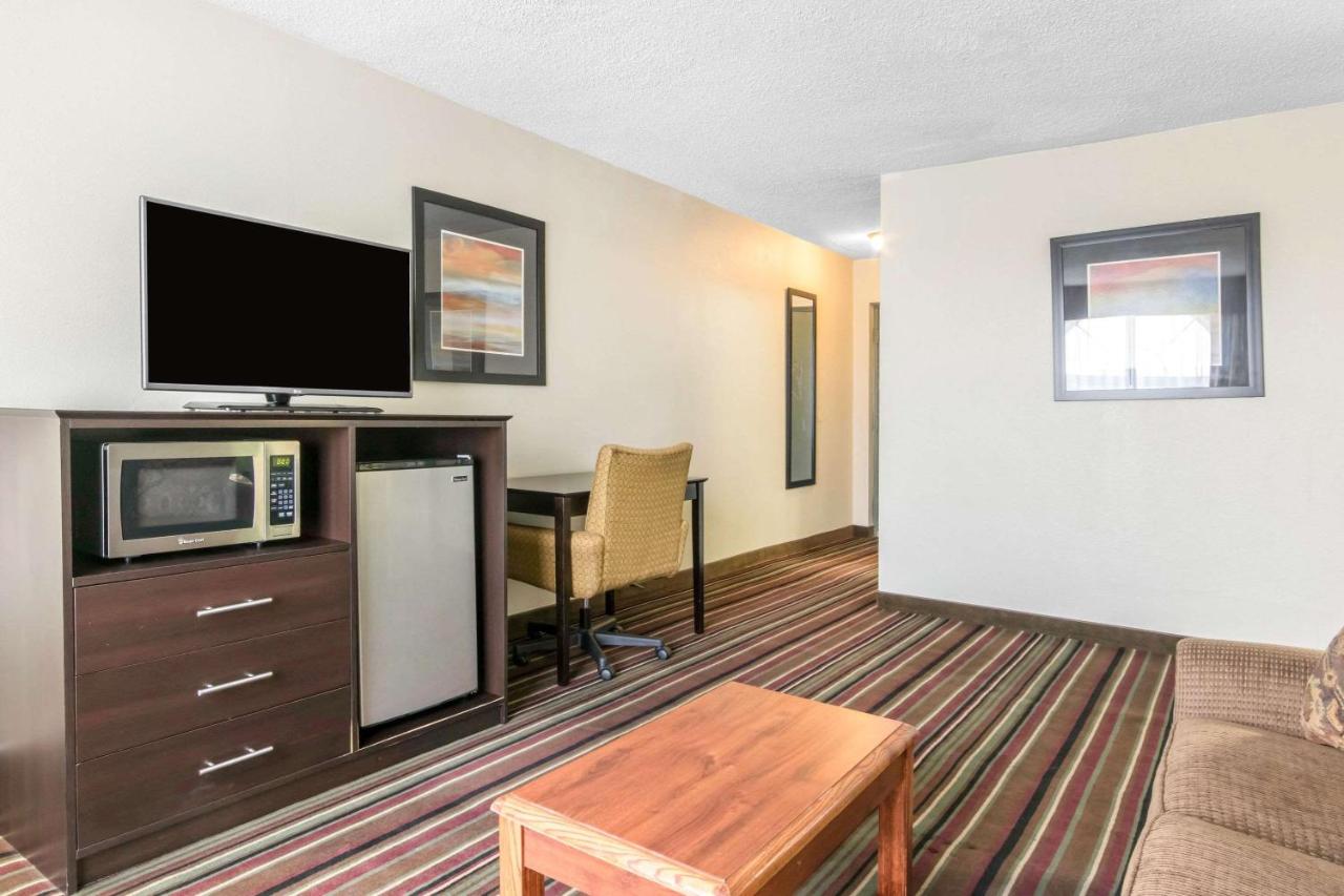| Quality Inn & Suites - Horse Cave