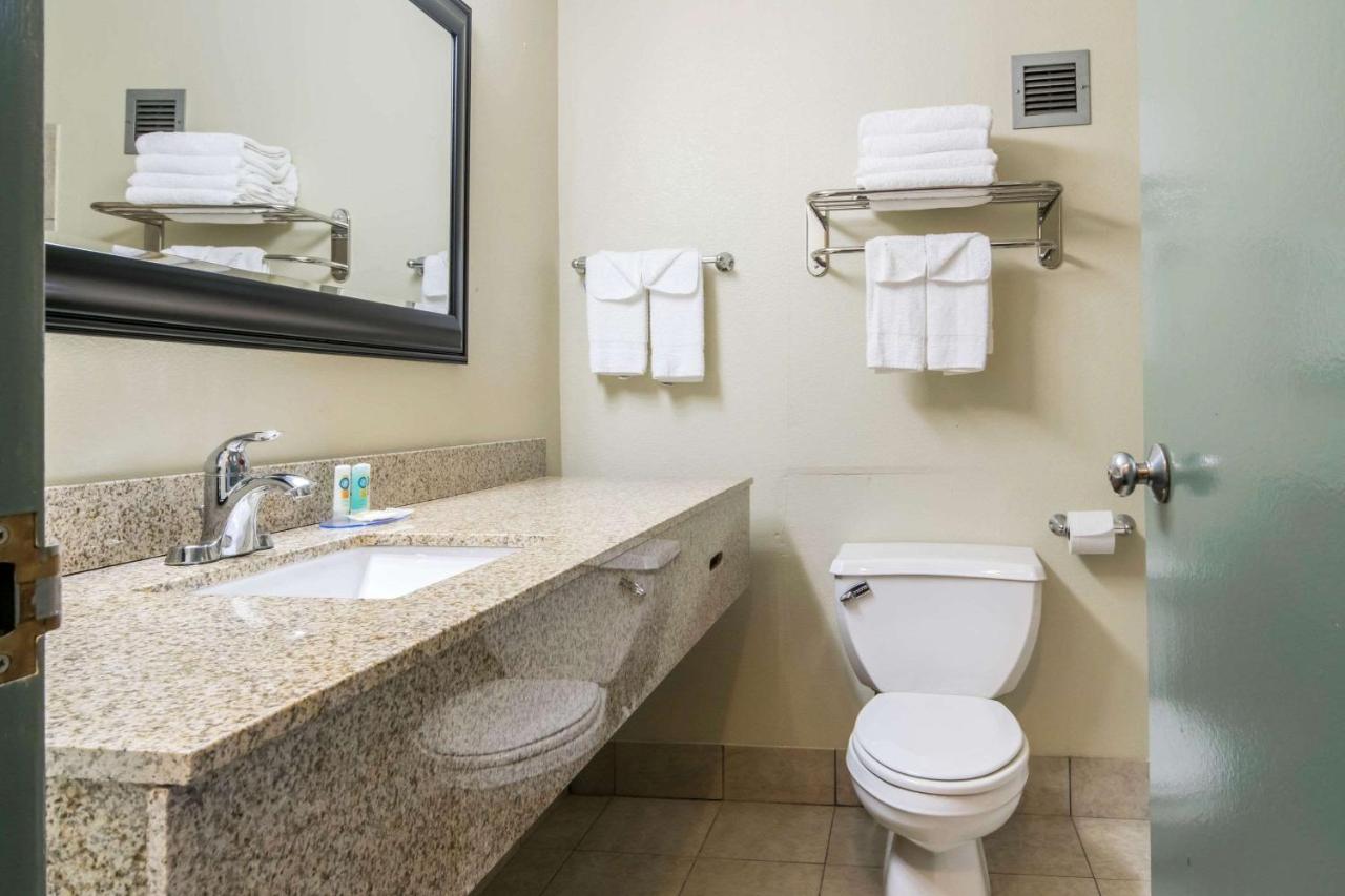 | Quality Inn & Suites - Horse Cave