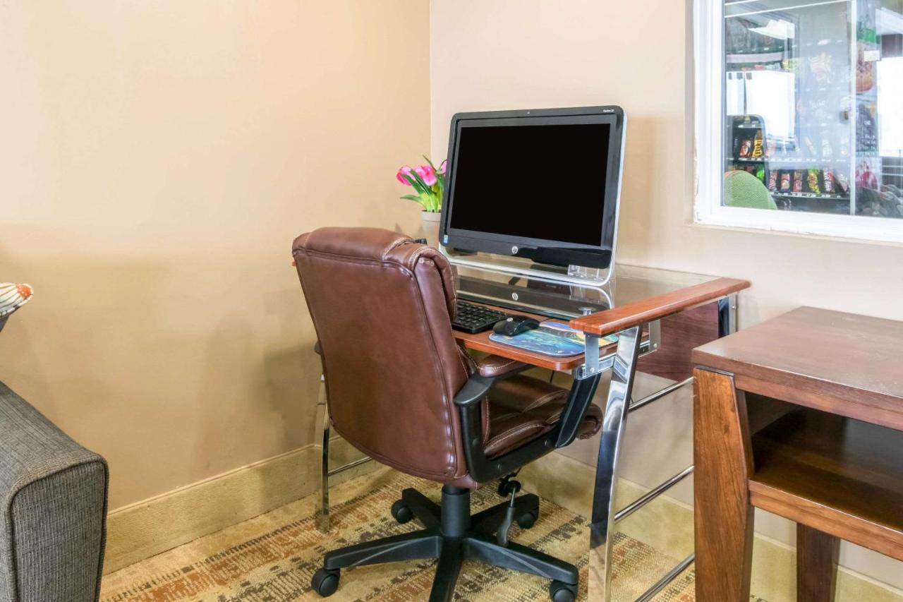 | Quality Inn & Suites - Horse Cave