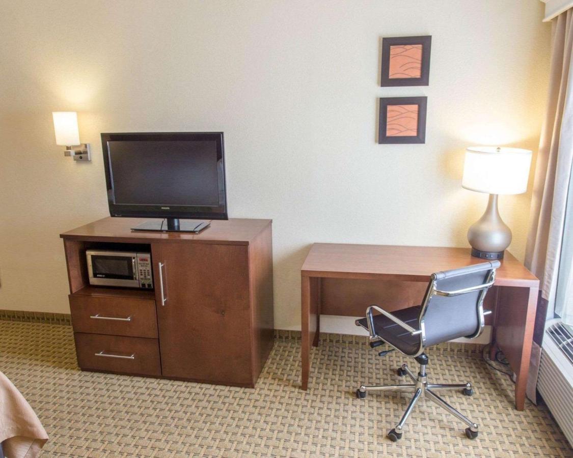 King Room - Disability Access/Non-Smoking at Comfort Inn Hammond