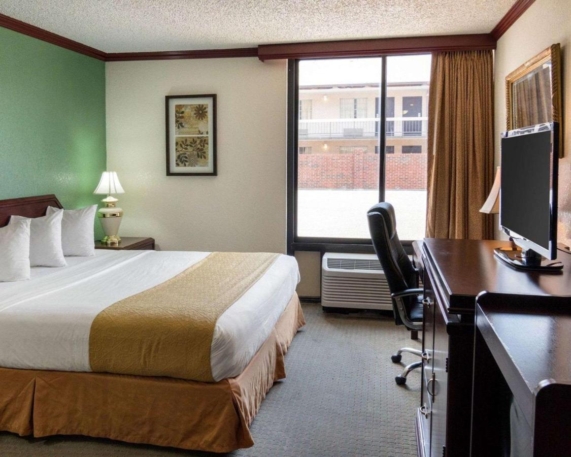 King Room - Non-Smoking at Quality Inn Shreveport Airport