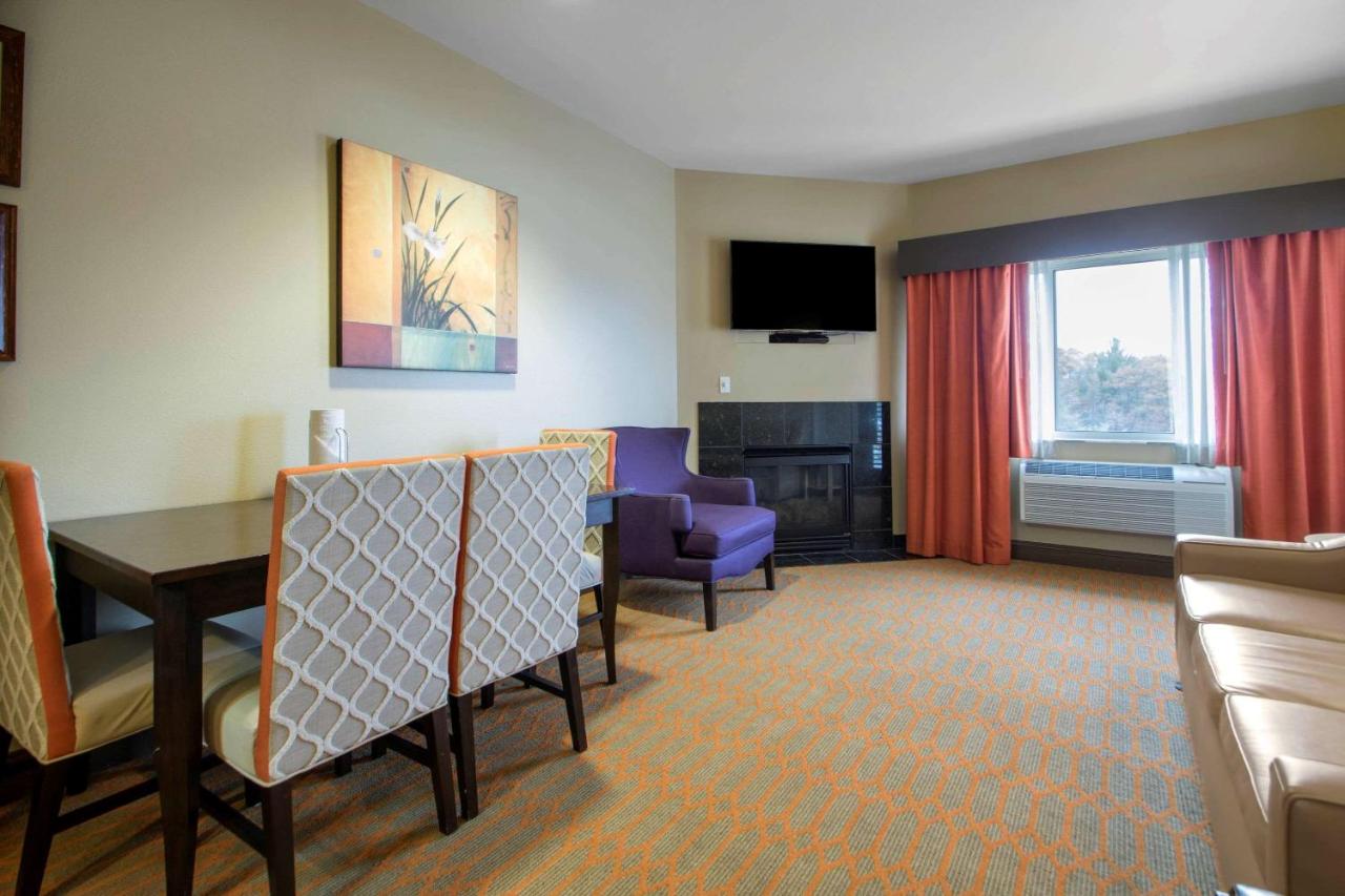 Deluxe Two Bedroom Suite at Bluegreen Vacations Odyssey Dells Resort
