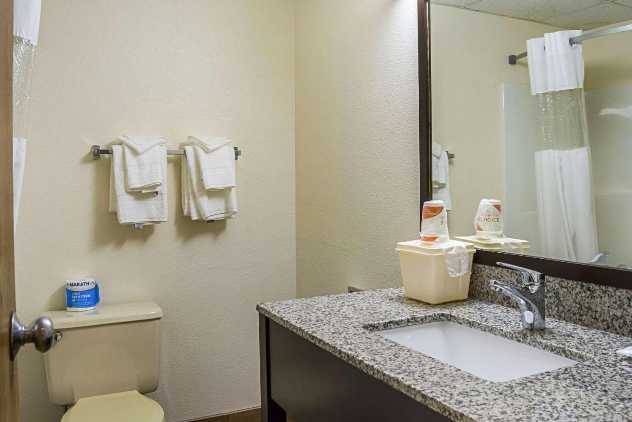| Quality Inn & Suites Clackamas - Portland