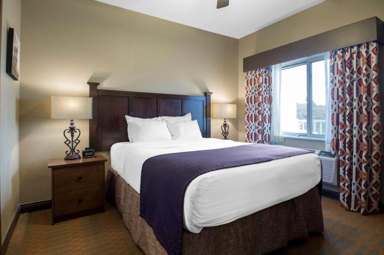 Deluxe Two Bedroom Suite at Bluegreen Vacations Odyssey Dells Resort